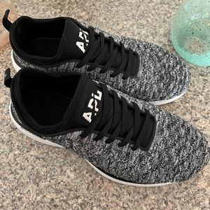 APL Women’s size 9 athletic shoes by Lululemon